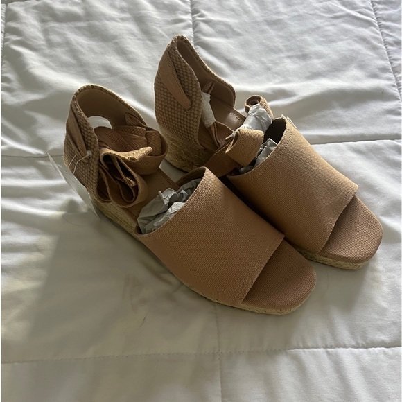 NWT H&M Lace Up Tan Heels - Picture 1 of 6